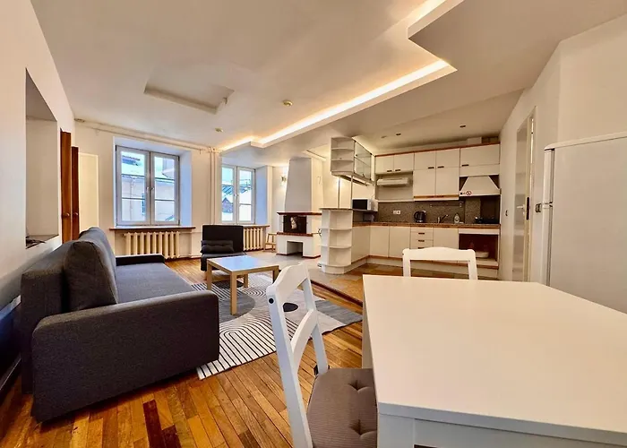 Апартаменты Old Town Hideout Self Check-in Ign6